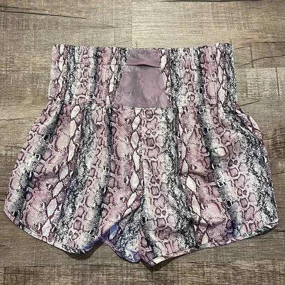 NWT!! Free People - The Way Home Printed Shorts - Medium - Anaconda Venom Cbo - Picture 6 of 10